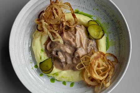 Бефстроганов с картофельным пюре