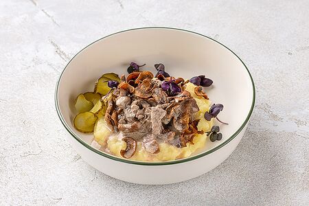 Бефстроганов с картофельным пюре