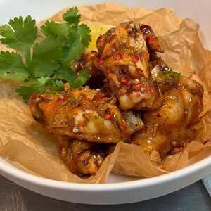 Куриные крылышки в глазури из мегрельский аджики 