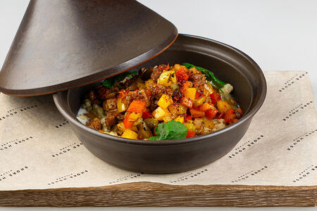 Чобан говурма, телячья вырезка, обжаренная с овощами