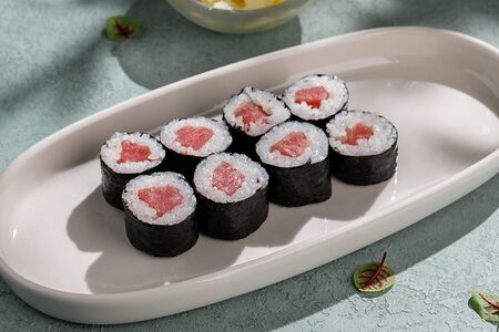 Роллы с тунцом