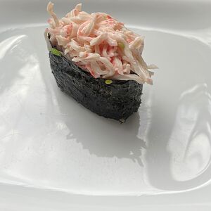 Гункан с крабом