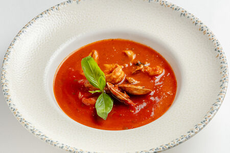 Томатный суп с морепродуктами