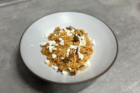 Орзо с ростбифом и сыром фета