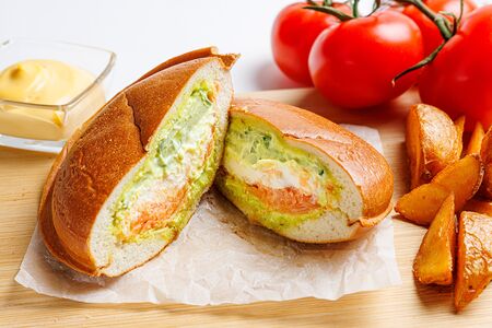 Ufo бургер с лососем Песто