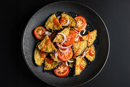 Салат с хрустящими баклажанами 