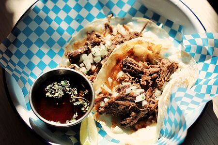 Тако Биррия эн Мехикано