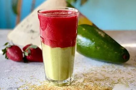 Смузи Авокадо с клубникой