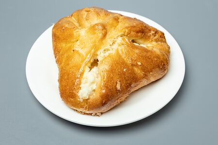 Булочка с творогом