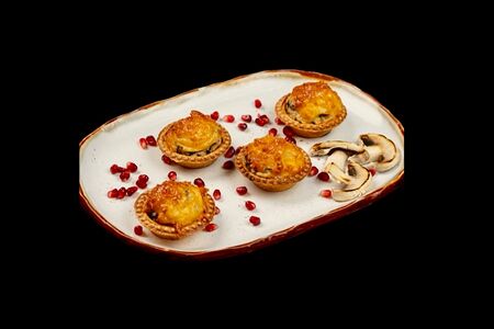 Жюльен с грибами в тарталетках