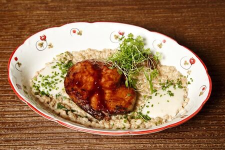 Утиная ножка в меду со сливочной перловой кашей