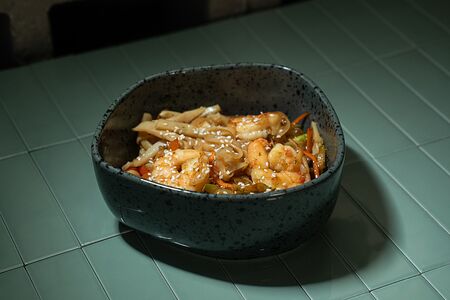 Лапша рисовая с морепродуктами