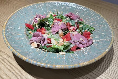 Салат с ростбифом