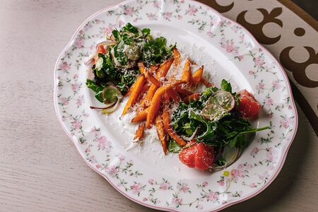 С хрустящим бататом и копченым сулугуни