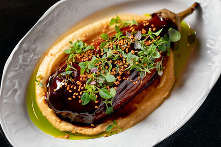 Печеный баклажан, йогурт и соус унаги