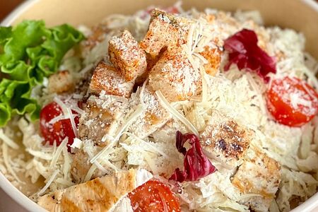 Салат Цезарь с курицей 