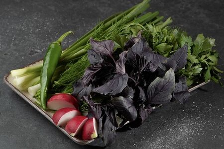 Ассорти из свежей зелени