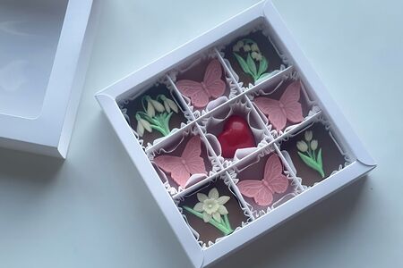 Шоколадные конфеты Бабочки и тюльпаны