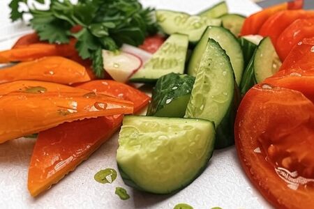 Ассорти из свежих овощей