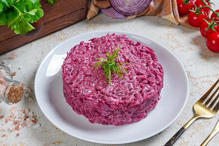 Салат свекла с чесноком