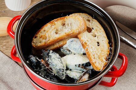 Мидии в соусе Дорблю