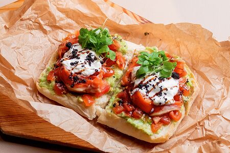 Брускетта с семгой