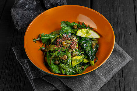 Зеленый салат с авокадо