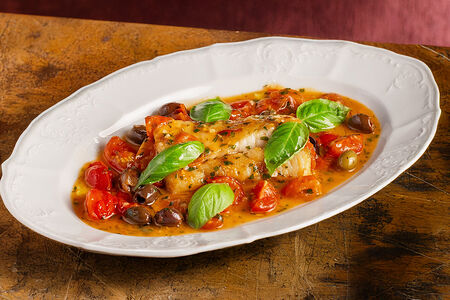 Филе белой рыбы с соусом Алла Путанеска