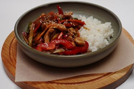 Курица с овощами в соусе терияки