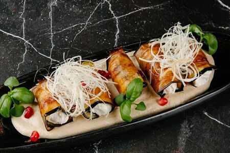 Рулетики из баклажанов