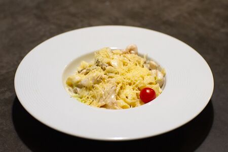 Паста с курицей и грибами