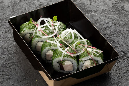 Ролл с курицей и свежими овощами