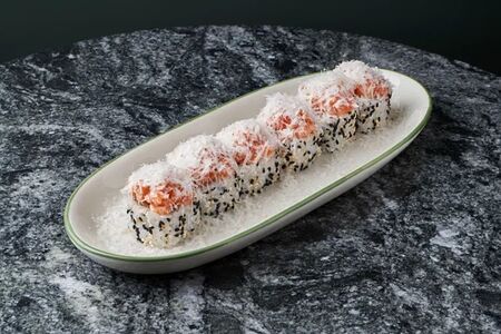 Лосось с пармезаном, творожным сыром и авокадо 