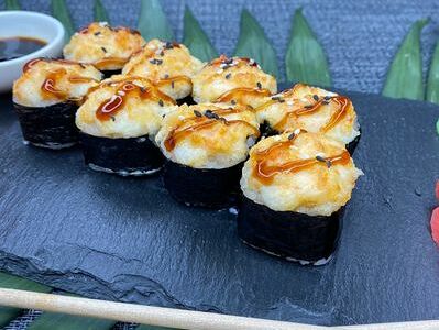 Запечённый с креветкой в нори
