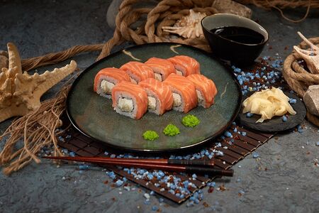 Ролл Филадельфия с угрем