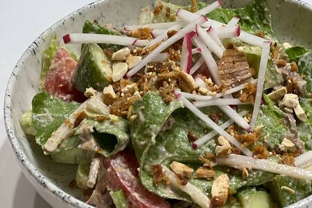 Салат с рваной говядиной