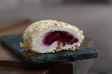 Меренговый рулет