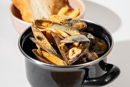 Мидии в соусе том ям