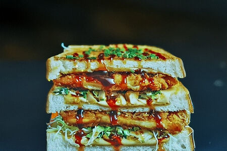 Кацу Сандо с курочкой