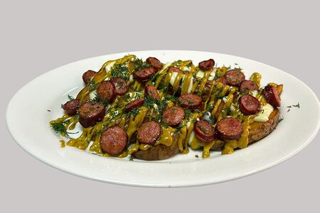 Картофель айдахо с охотничьими колбасками
