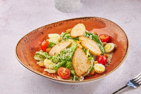 Салат Цезарь с курицей
