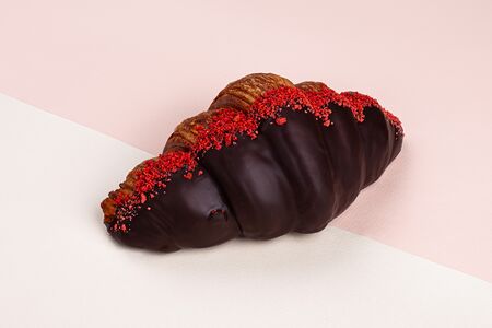 Круассан Вишня-шоколад