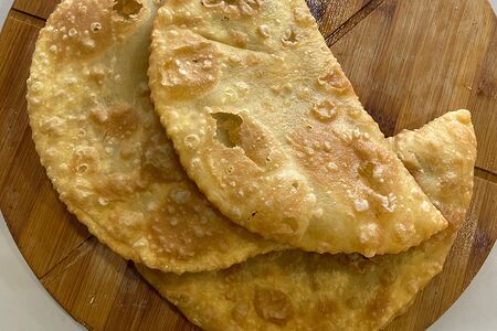 Чебурек со свининой и говядиной