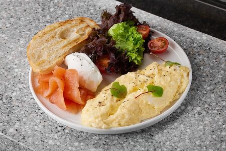 Скрэмбл с лососем 