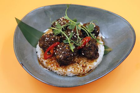 Фрикадельки Цукуне из рубленой говядины