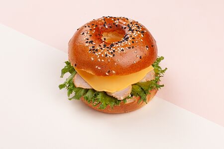 Бейгл с ананасом и индейкой 