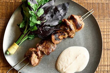 Ягнёнок на углях, зелень, тузлук