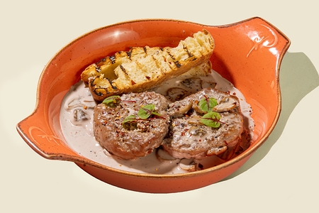 Тальята с грибным соусом