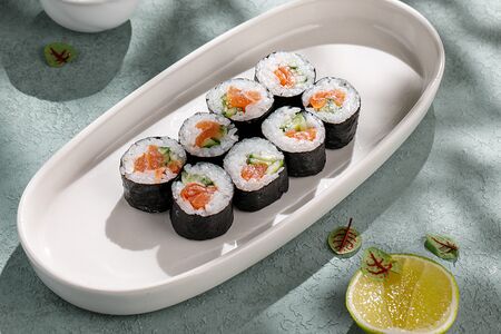 Роллы с лососем