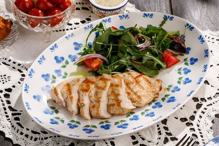 Грудка фермерского цыпленка